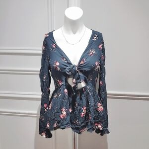 Super Chic Vintage American Eagle Tie Front Cutout Bell Sleeve Boho Top